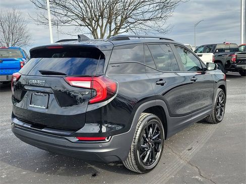 Used 2024 GMC Terrain SLE w/ Elevation Edition image 7