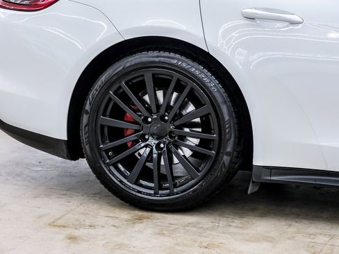 Used 2019 Porsche Panamera 4 image 52