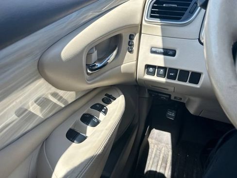 Used 2018 Nissan Murano Platinum FWD image 12