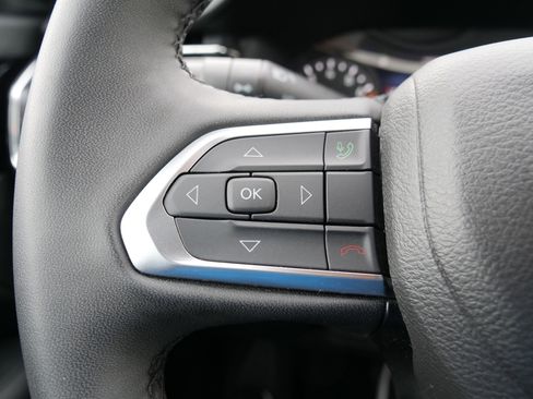 Used 2023 Jeep Compass Limited image 20