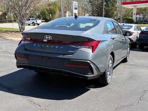 New 2026 Hyundai Elantra Hybrid FWD image 3