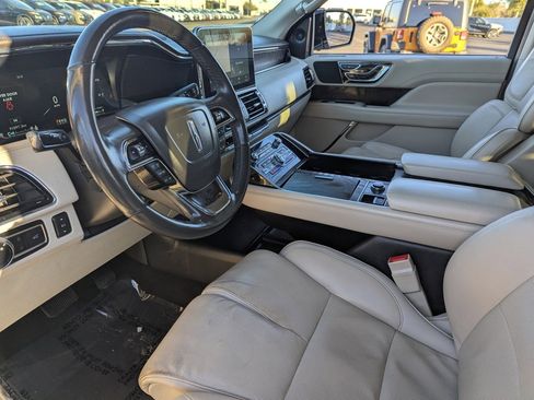 Used 2018 Lincoln Navigator Reserve image 16