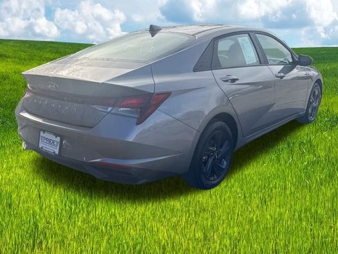 Used 2023 Hyundai Elantra SEL w/ Preferred Accessory Package image 5