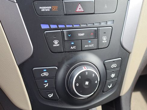 Used 2013 Hyundai Santa Fe Sport w/ Popular Equipment Pkg FWD image 23