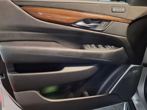Used 2020 Cadillac Escalade Luxury AWD/4WD image 18