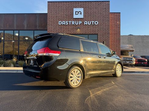 Used 2013 Toyota Sienna AWD image 5