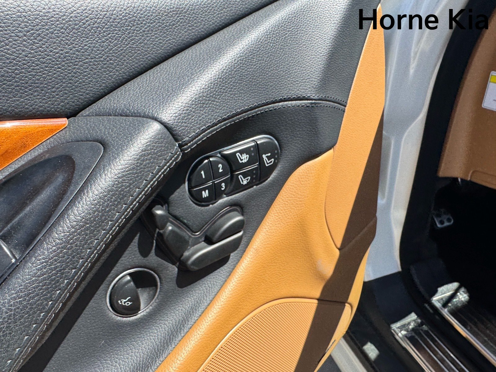 Used 2011 Mercedes-Benz SL 550 image 12