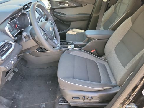 Used 2022 Chevrolet TrailBlazer LT w/ Driver Confidence Package image 4
