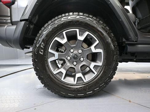 Used 2025 Jeep Wrangler Sahara w/ Technology Group image 17