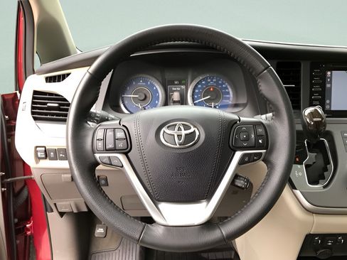 Certified 2020 Toyota Sienna XLE w/ XLE Navigation Package AWD/4WD image 19