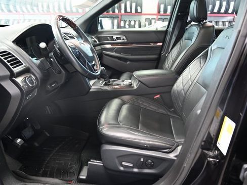 Used 2019 Ford Explorer Platinum image 11