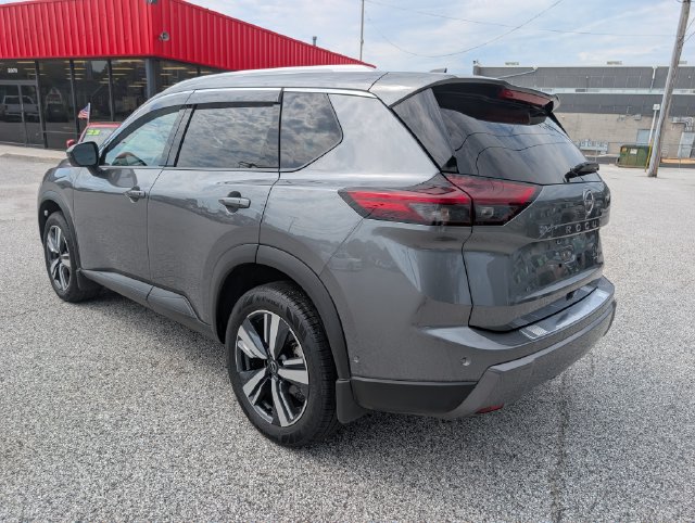 Used 2024 Nissan Rogue SL w/ SL Premium Package AWD/4WD image 3