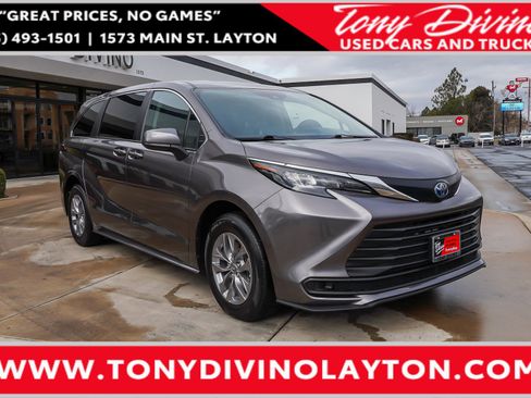 Used 2024 Toyota Sienna LE image 1