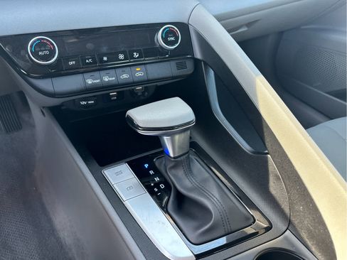 Used 2023 Hyundai Elantra SEL FWD image 13