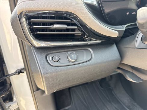 Used 2025 Buick Envista Avenir FWD image 21