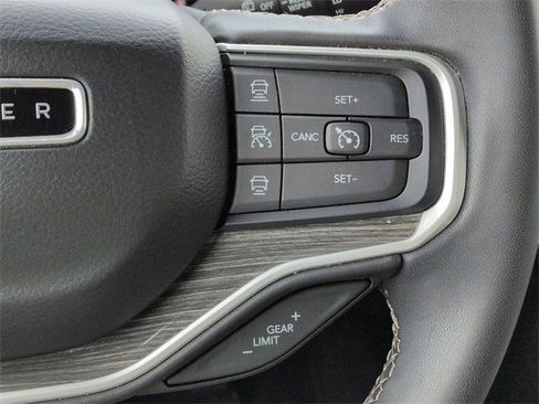 Used 2022 Jeep Wagoneer Series III w/ Premium Group I image 29