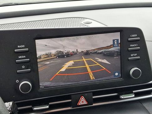 Used 2023 Hyundai Elantra SE image 18