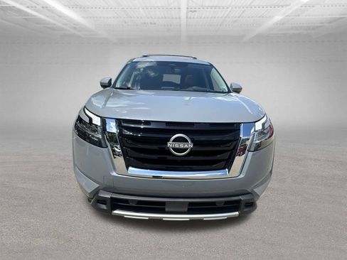 Used 2023 Nissan Pathfinder Platinum w/ Cargo Package AWD/4WD image 9