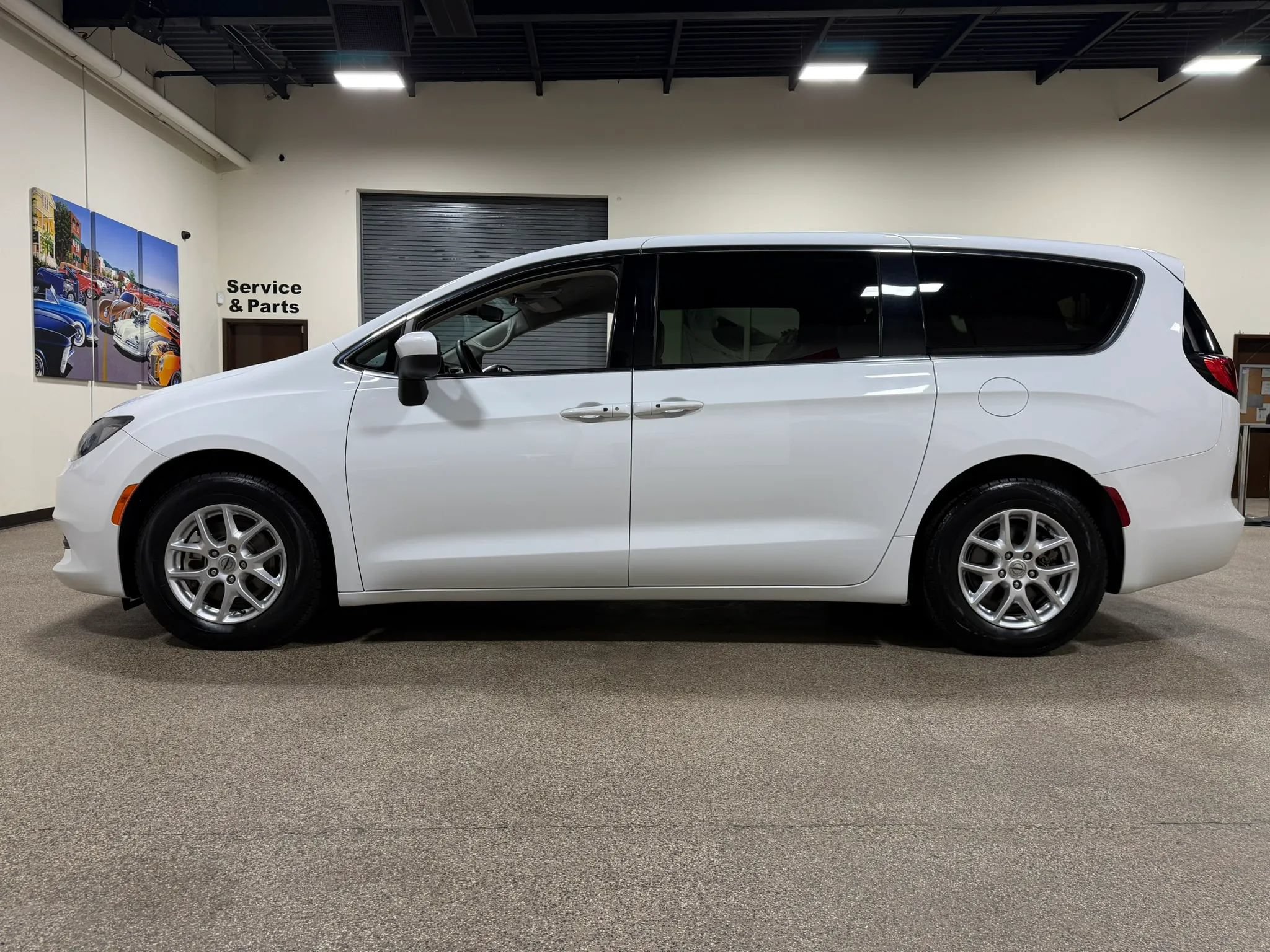 Used 2023 Chrysler Voyager LX FWD image 8