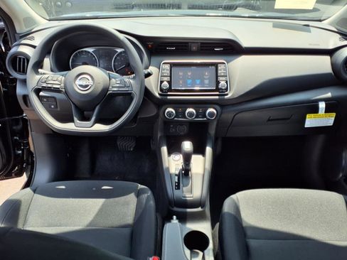 New 2025 Nissan Kicks Play S image 7