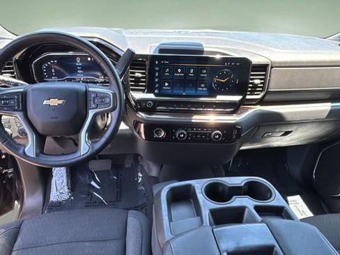 Used 2023 Chevrolet Silverado 1500 LT AWD/4WD image 16