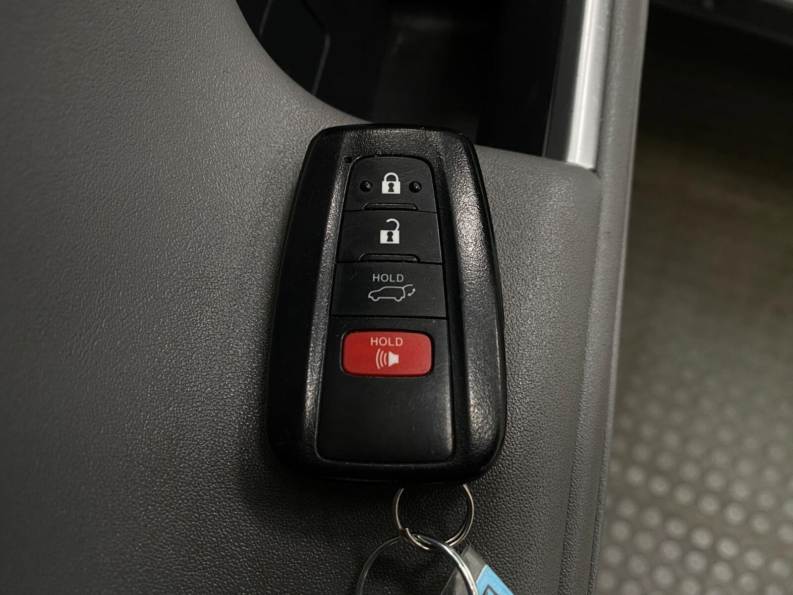 Used 2021 Toyota Highlander XLE AWD/4WD image 33