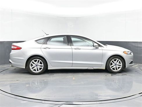 Used 2016 Ford Fusion SE image 17