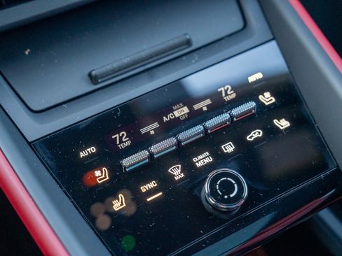 Certified 2025 Porsche Macan Electric image 18