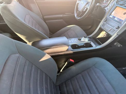 Used 2020 Ford Fusion SE FWD image 12