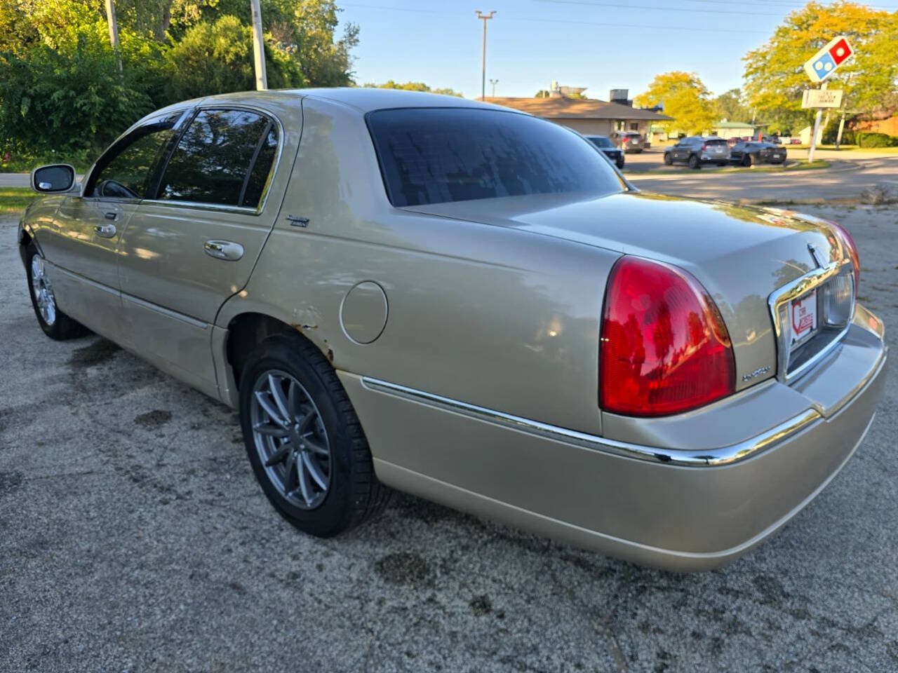 Used 2006 Lincoln Town Car Signature Limited RWD image 5