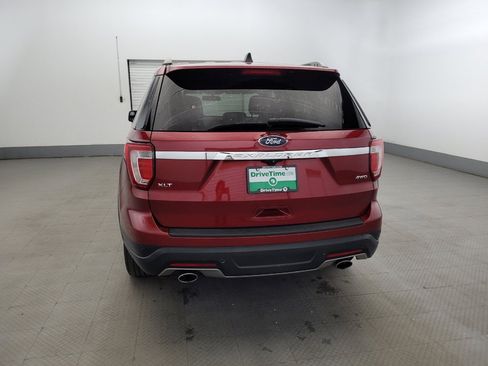 Used 2018 Ford Explorer XLT image 6
