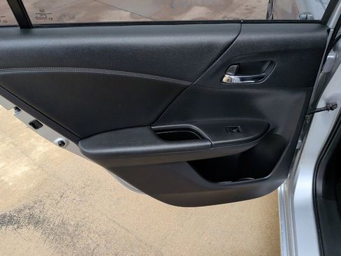 Used 2015 Honda Accord Sport image 31