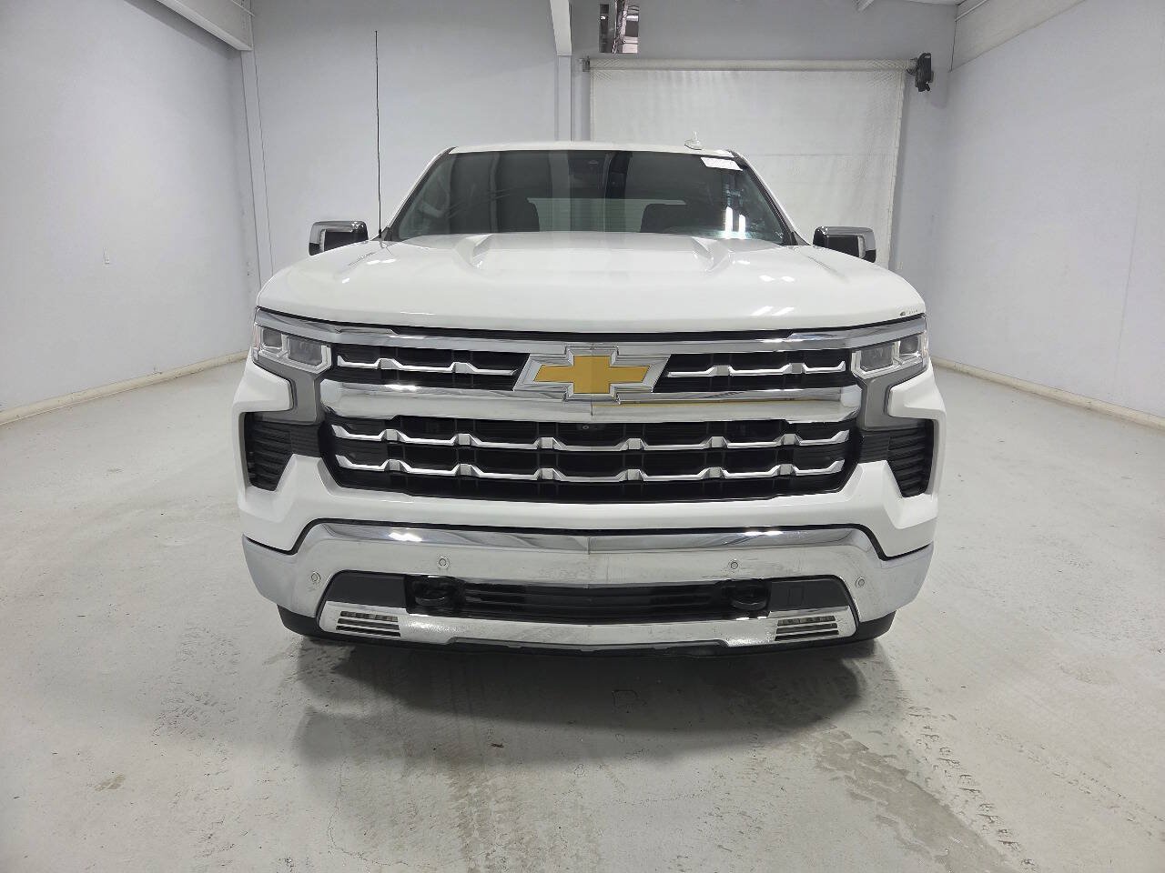 Used 2022 Chevrolet Silverado 1500 LTZ w/ Z71 Off-Road Package AWD/4WD image 4