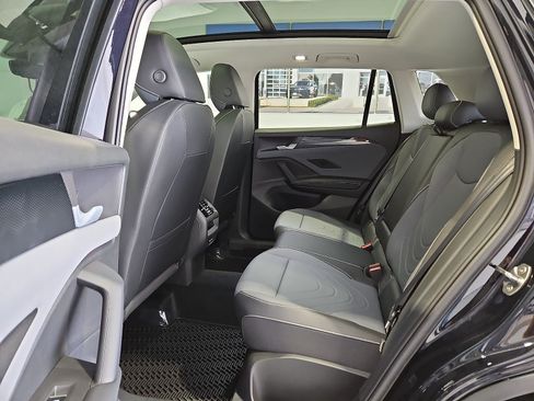 New 2026 Volkswagen Tiguan SE FWD image 14