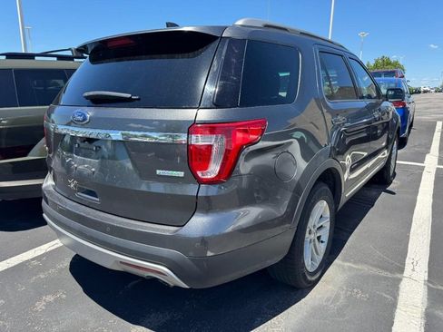 Used 2017 Ford Explorer XLT w/ Equipment Group 202A FWD image 2