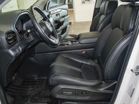 Used 2025 Honda Pilot Touring image 8