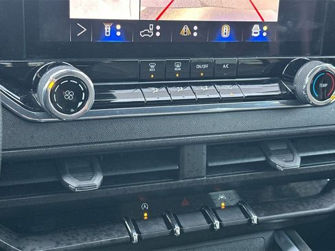 Used 2024 Chevrolet Colorado Trail Boss w/ Technology Package image 21