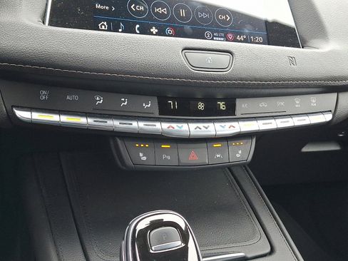 Used 2021 Cadillac XT4 Premium Luxury w/ Cold Weather Package image 16