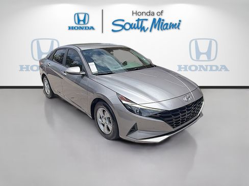 Used 2021 Hyundai Elantra SE FWD image 1