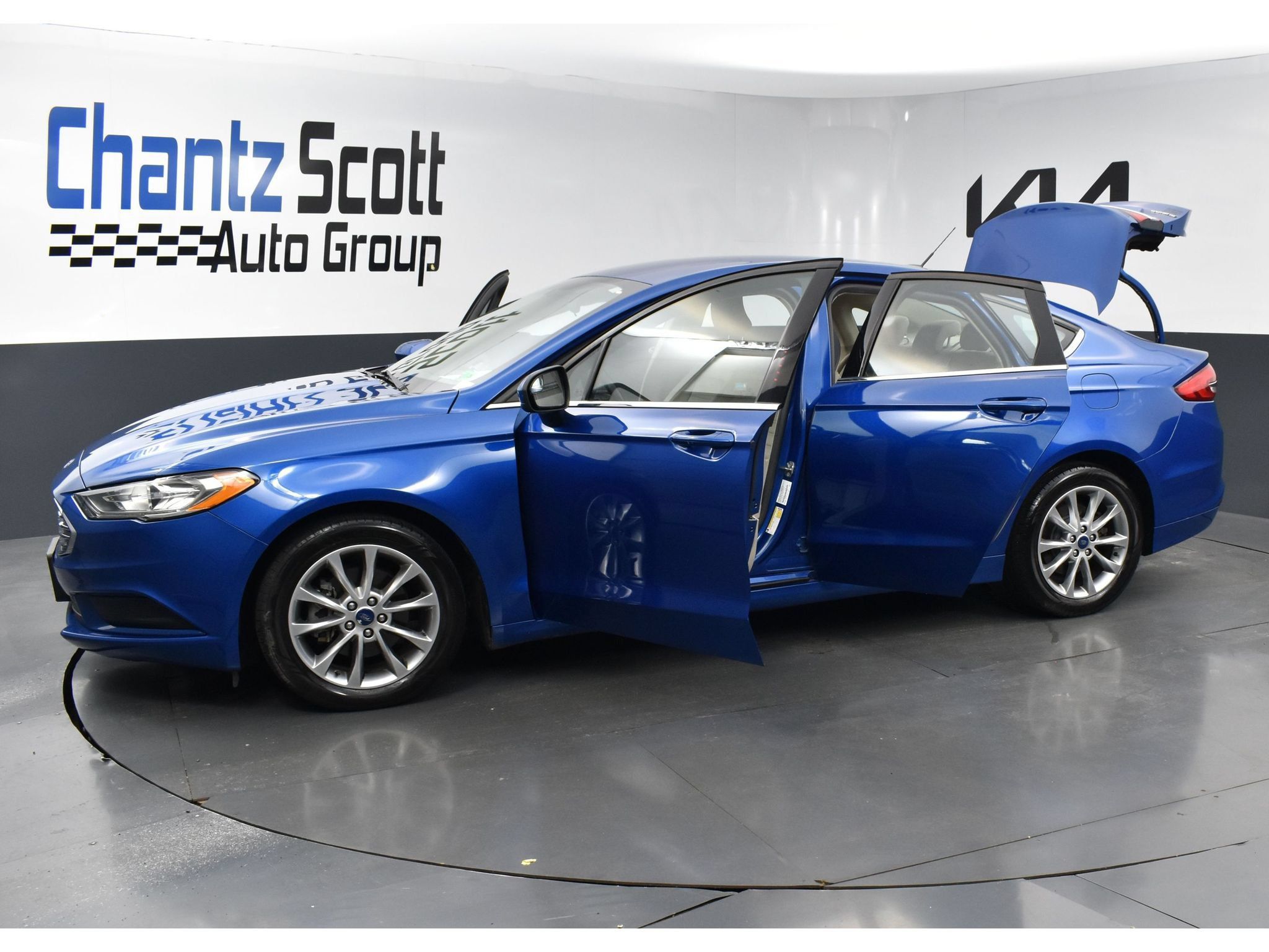 Used 2017 Ford Fusion SE w/ Fusion SE Technology Package FWD image 26