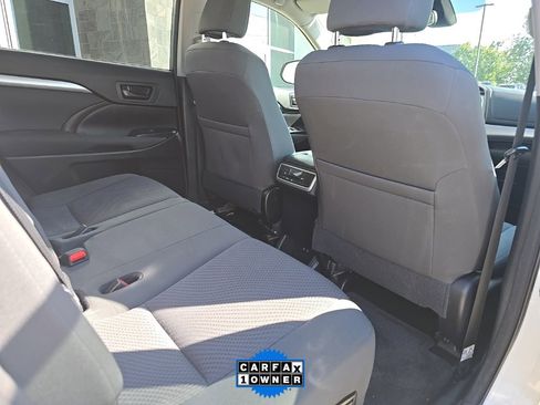 Used 2018 Toyota Highlander LE image 28