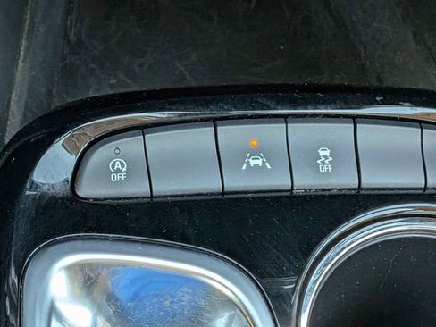 Certified 2022 Buick Encore GX Essence w/ Advanced Technology Package FWD image 23