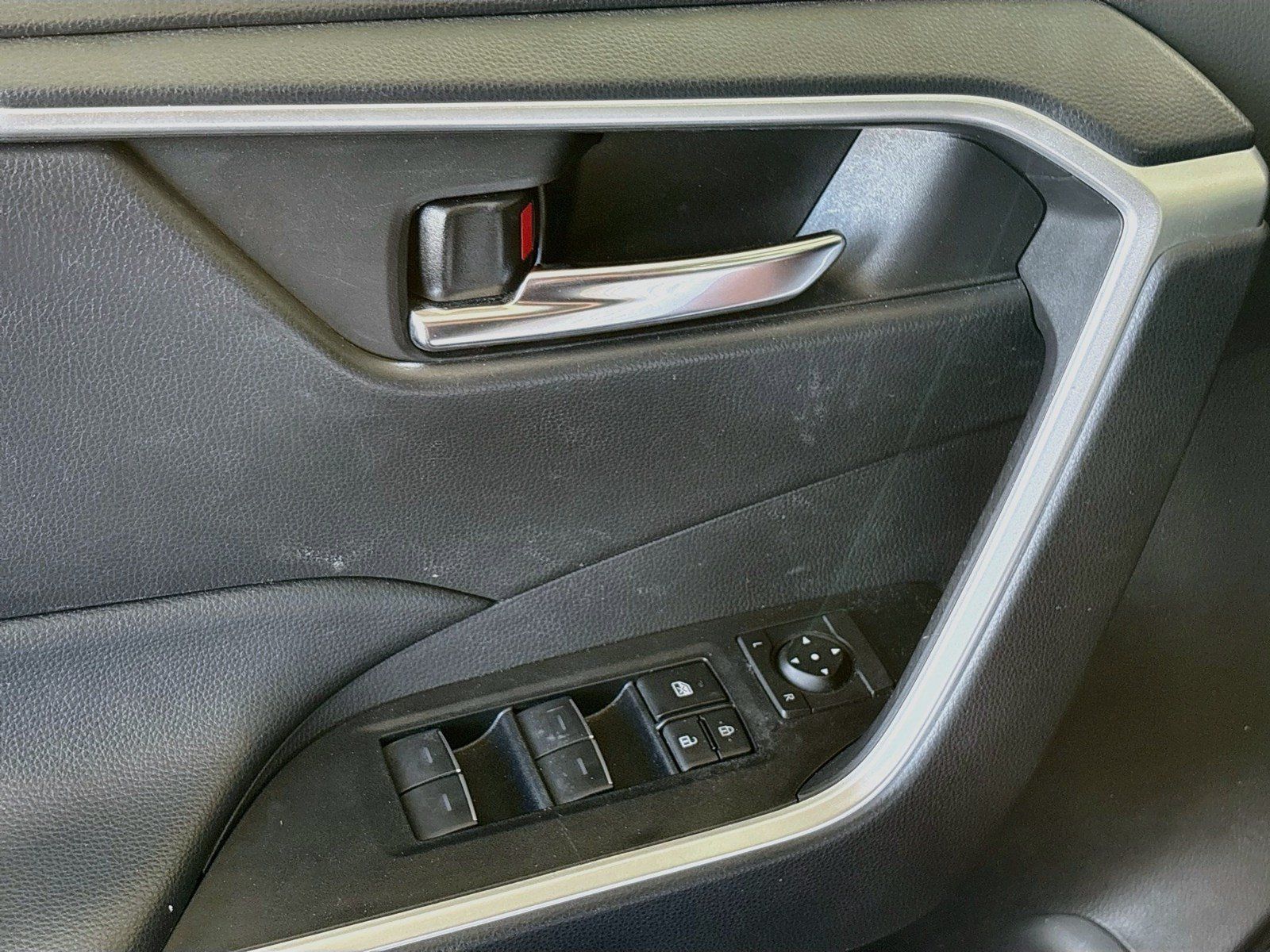 Used 2023 Toyota RAV4 XLE w/ Convenience Package FWD image 14