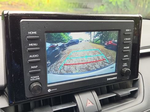 Used 2022 Toyota RAV4 XLE w/ Convenience Package FWD image 14