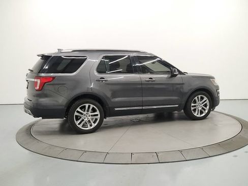 Used 2017 Ford Explorer XLT w/ Equipment Group 202A FWD image 8