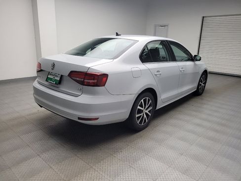 Used 2017 Volkswagen Jetta SE FWD image 9