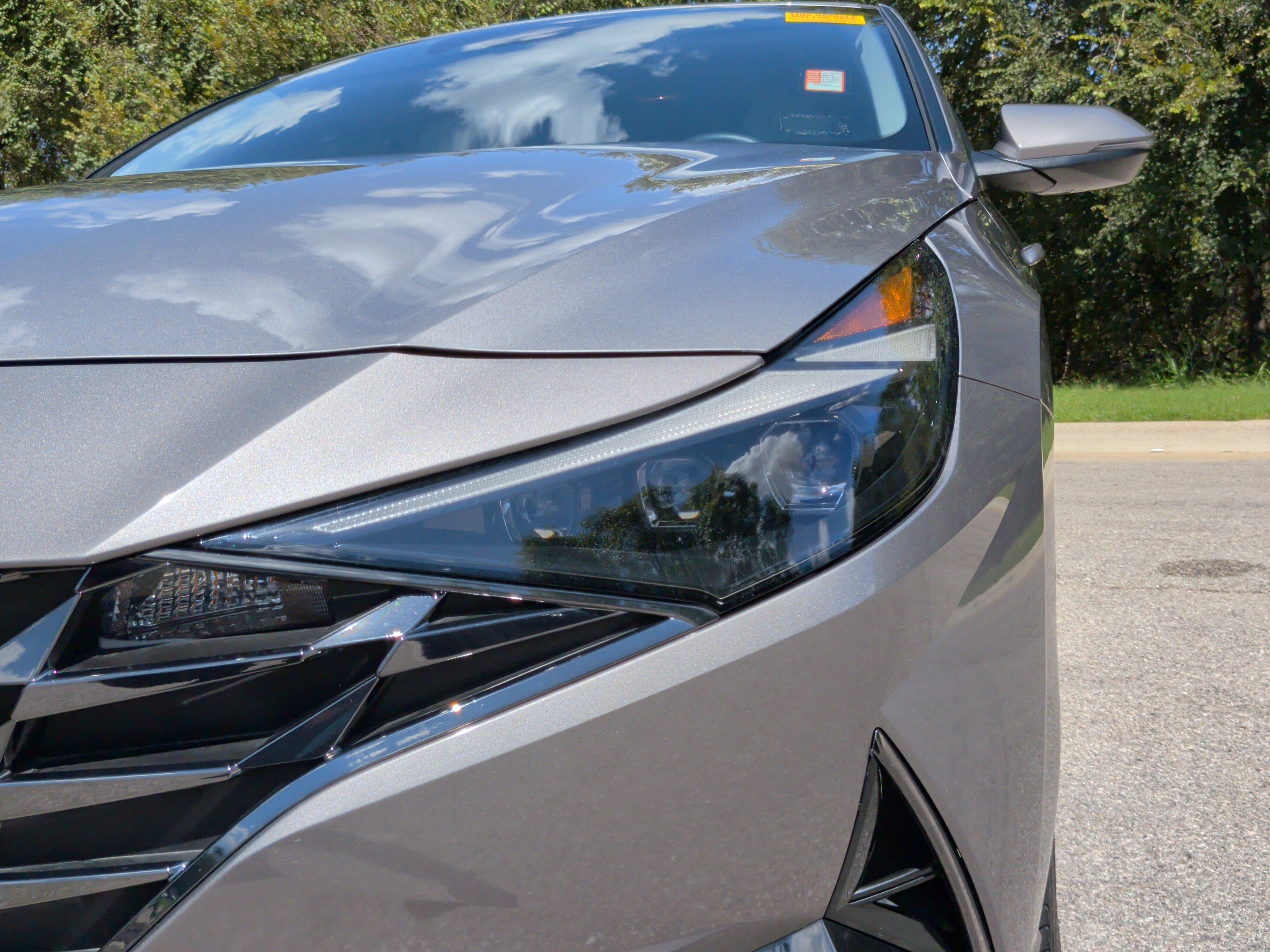 Used 2022 Hyundai Elantra Limited FWD image 3