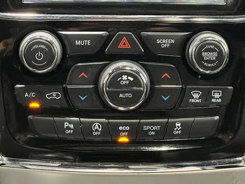 Used 2019 Jeep Grand Cherokee Limited w/ Luxury Group II AWD/4WD image 26
