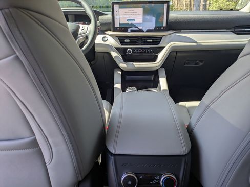 New 2026 Ford Explorer Active image 27