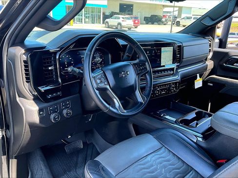 Used 2024 Chevrolet Silverado 2500 ZR2 w/ Technology Package AWD/4WD image 13